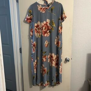 Flowered dress with belt size 1XL-fits true to size